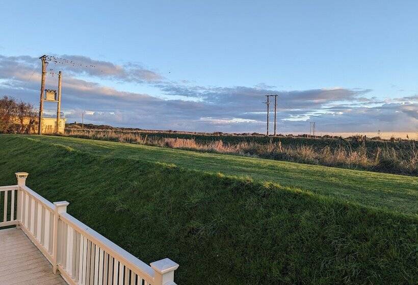 Driftwood Cabin Dog Friendly, Anderby Creek