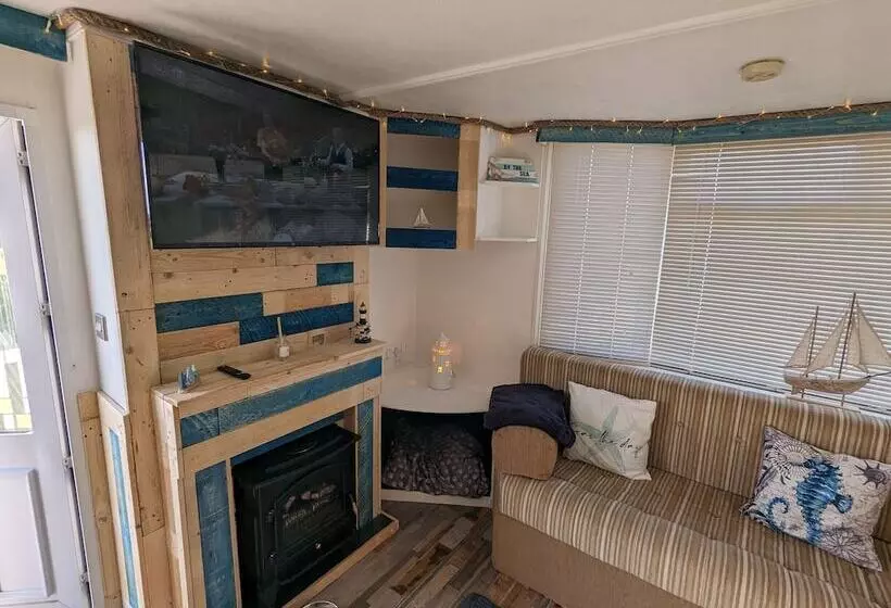 Driftwood Cabin Dog Friendly, Anderby Creek