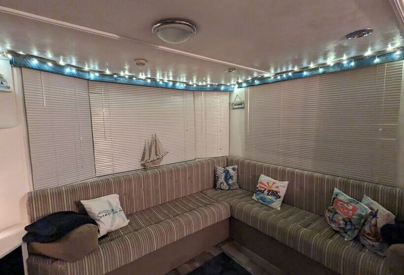 Driftwood Cabin Dog Friendly, Anderby Creek