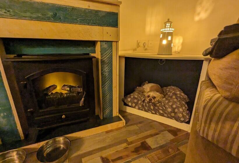 Driftwood Cabin   Dog Friendly, Anderby Creek