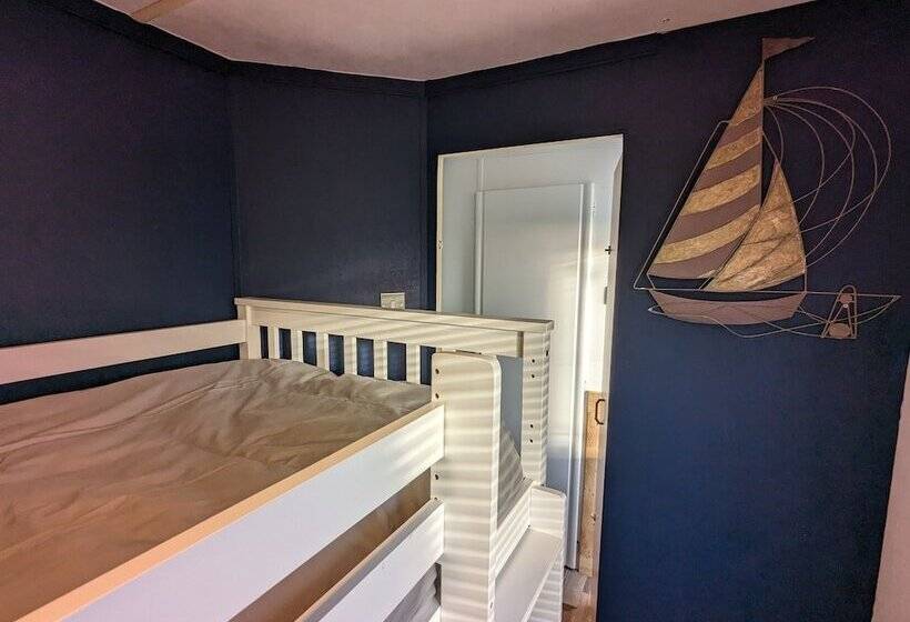 Driftwood Cabin Dog Friendly, Anderby Creek