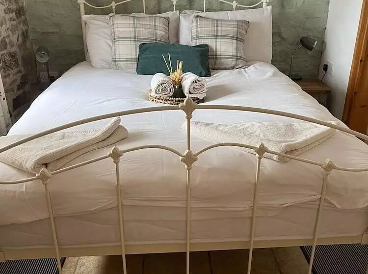 Elegant And Secluded 1 Bed Cottage Near Bideford