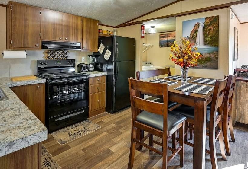 Grand Canyon Junction Home W/ Swing Set & Grill!