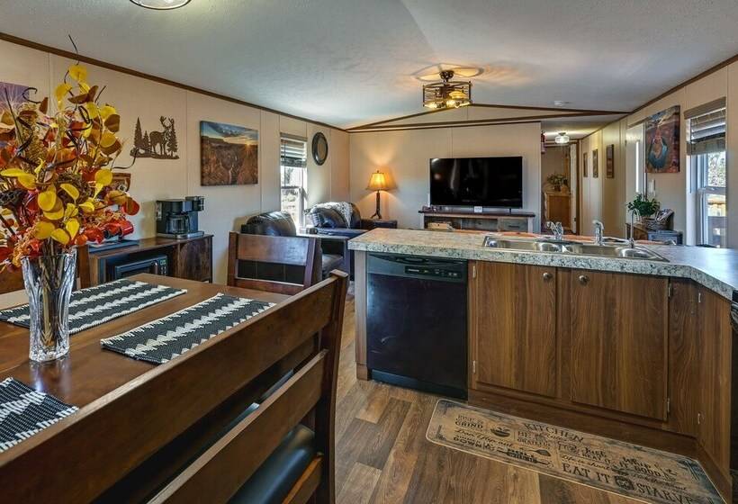 Grand Canyon Junction Home W/ Swing Set & Grill!