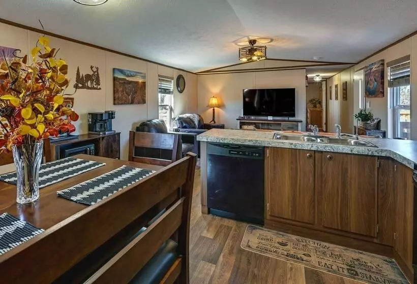 Grand Canyon Junction Home W/ Swing Set & Grill!