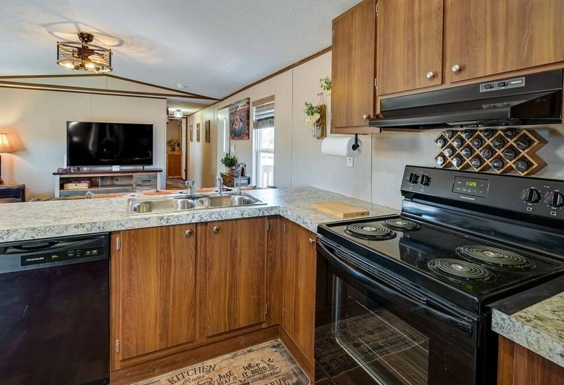 Grand Canyon Junction Home W/ Swing Set & Grill!