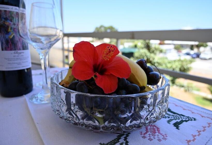 Helena Apartments In Paradisi