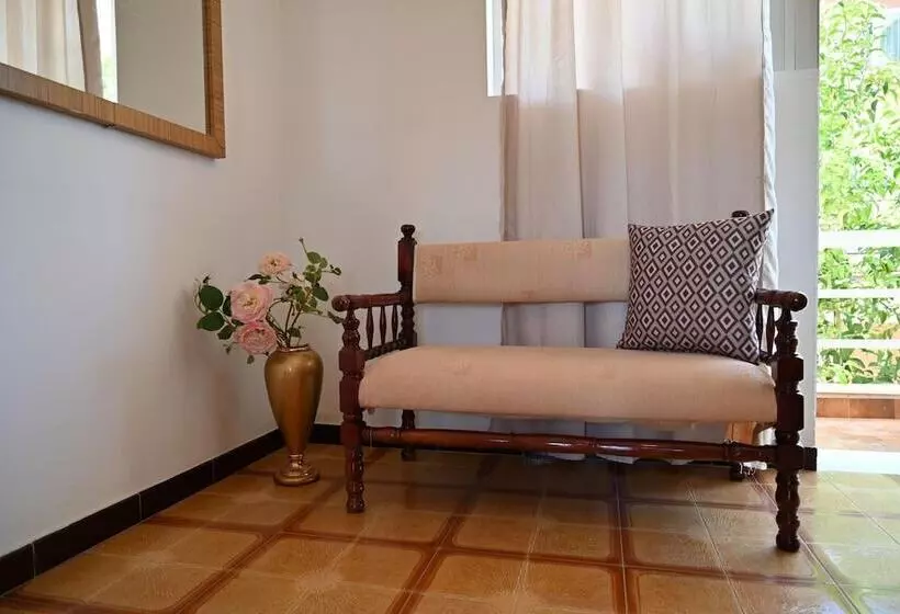 Helena Apartments In Paradisi