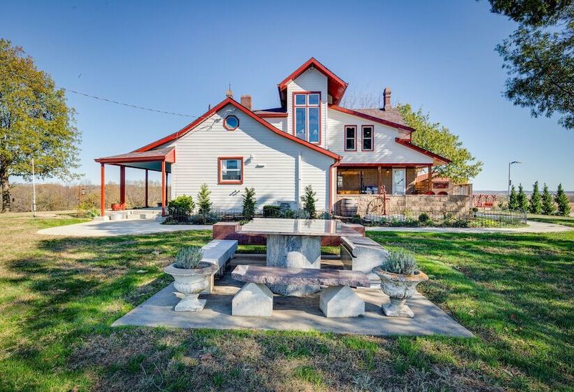 Historic Atchison Farmhouse W/ Patio Near Downtown