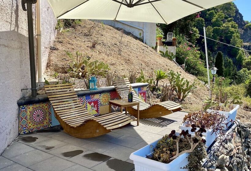 簡易ホテル Paradisea Taormina