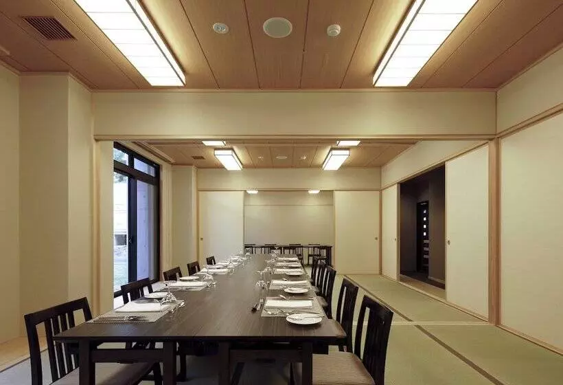 Hotelli Auberge Cosmos