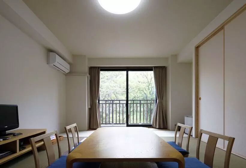 Hotelli Auberge Cosmos