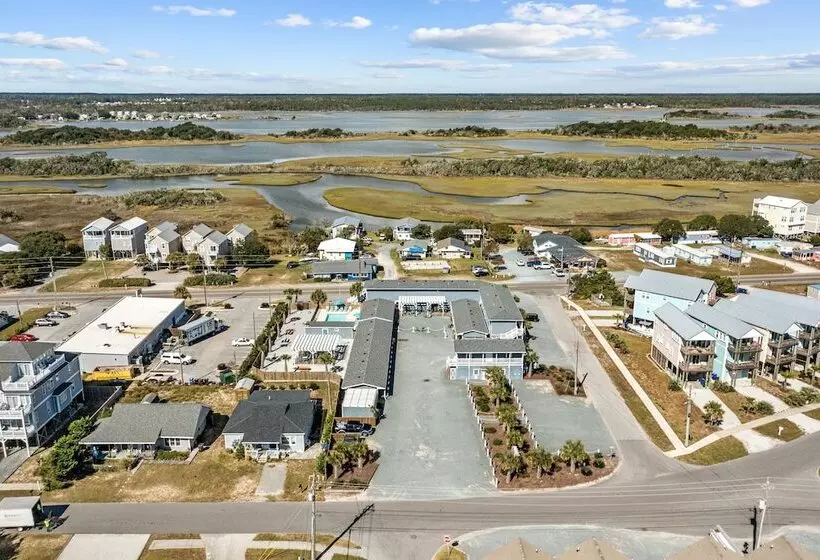 Hotelli Loggerhead Inn & Suites