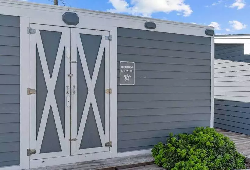 Hotelli Loggerhead Inn & Suites