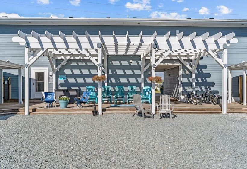 فندق Loggerhead Inn & Suites