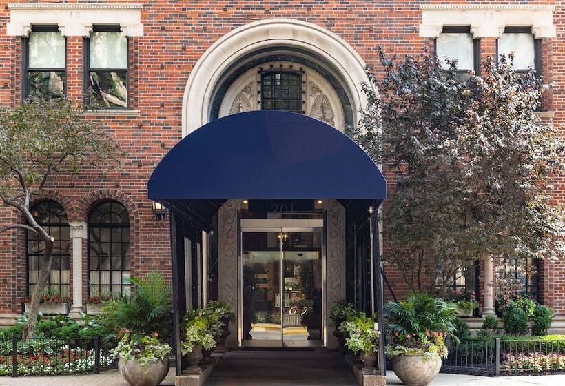 فندق Magnificent Mile Suites