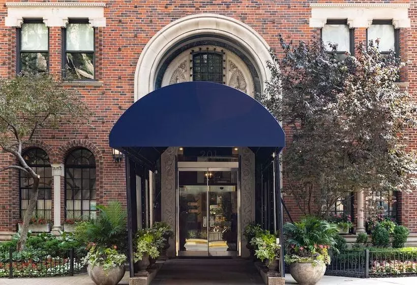ホテル Magnificent Mile Suites