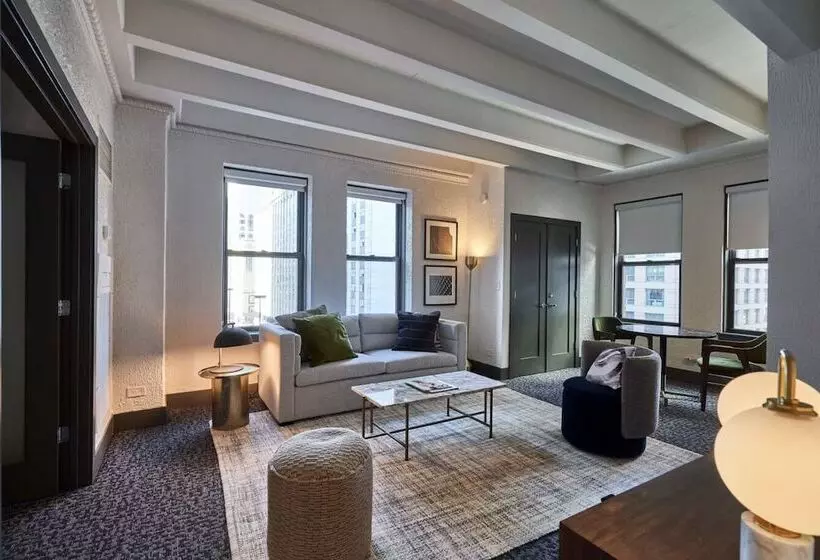 ホテル Magnificent Mile Suites