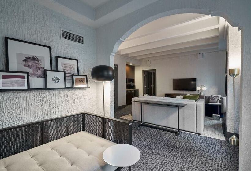 فندق Magnificent Mile Suites