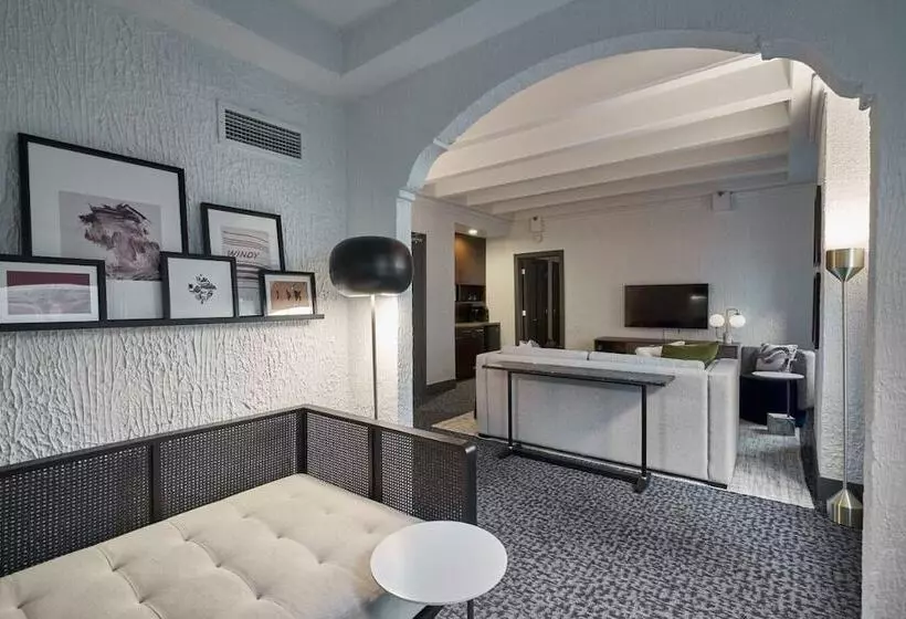ホテル Magnificent Mile Suites
