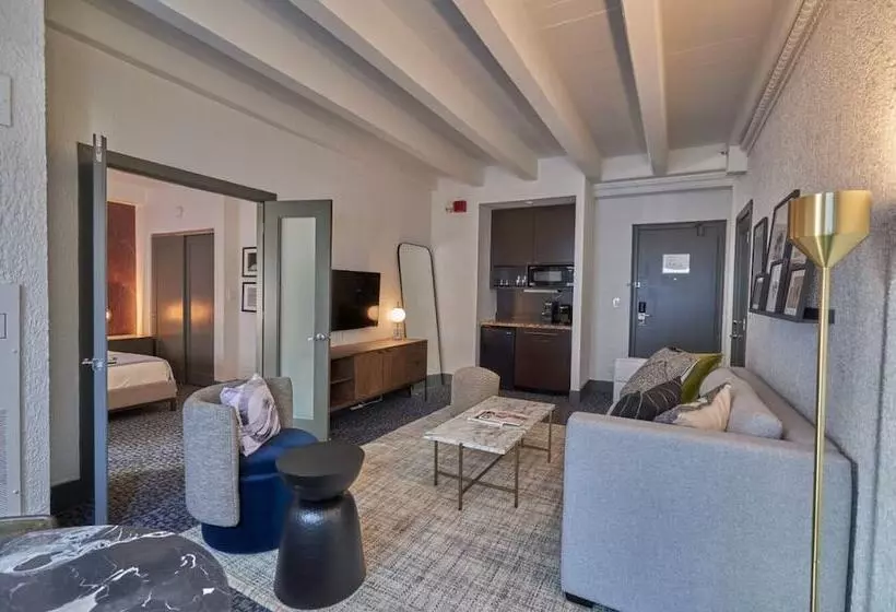 ホテル Magnificent Mile Suites