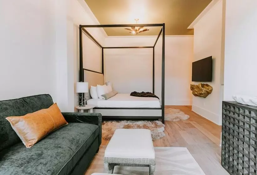 ホテル The Springs