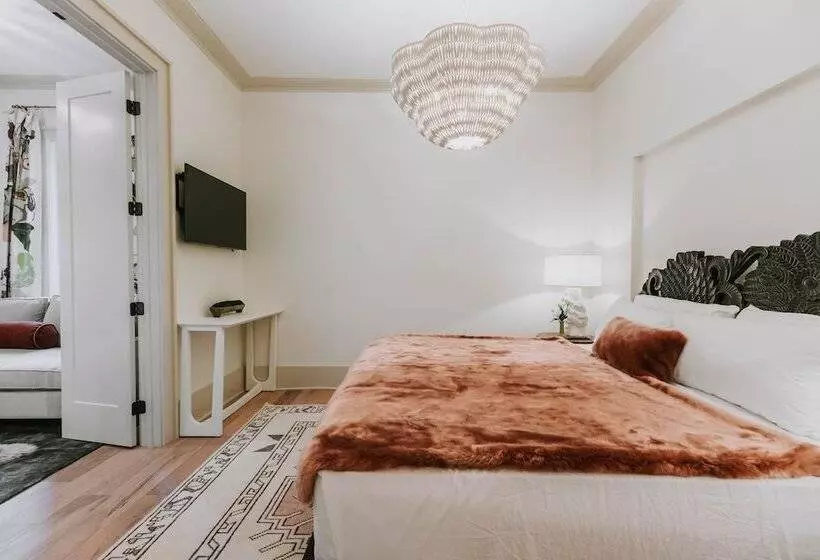 ホテル The Springs