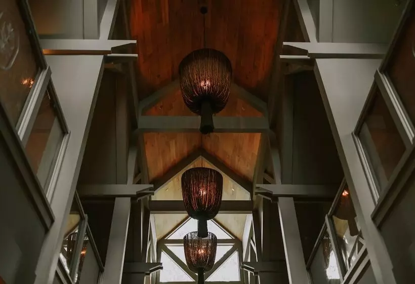 ホテル The Springs