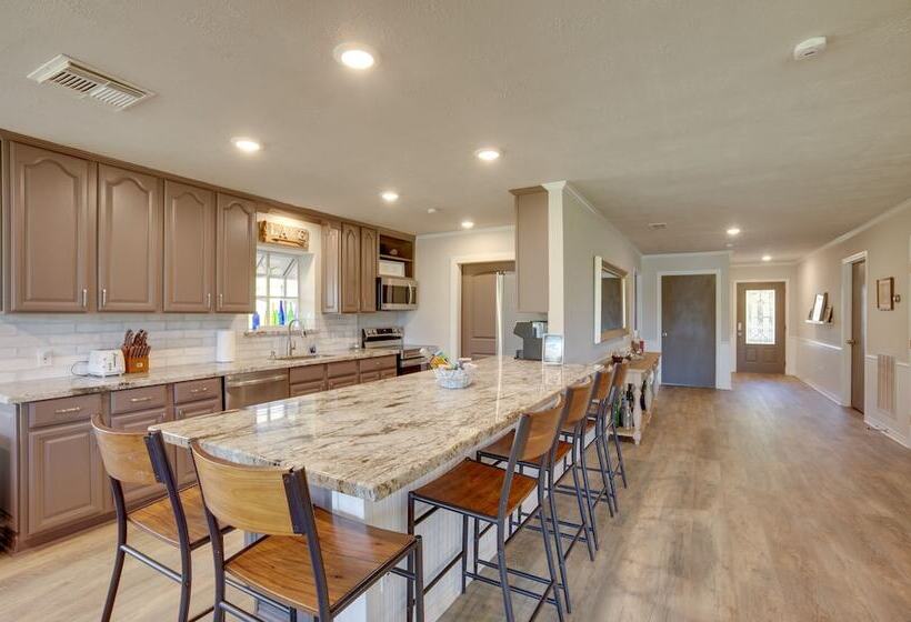 Huntsville Home W/ Boat Dock On Trinity River!