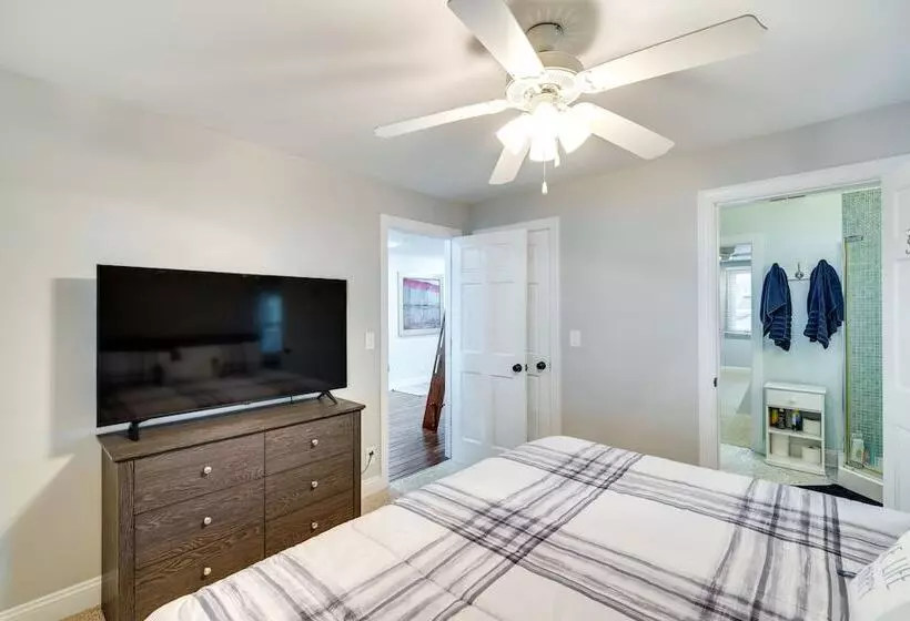 Lakefront Edgerton Cottage W/ Deck & Grill!