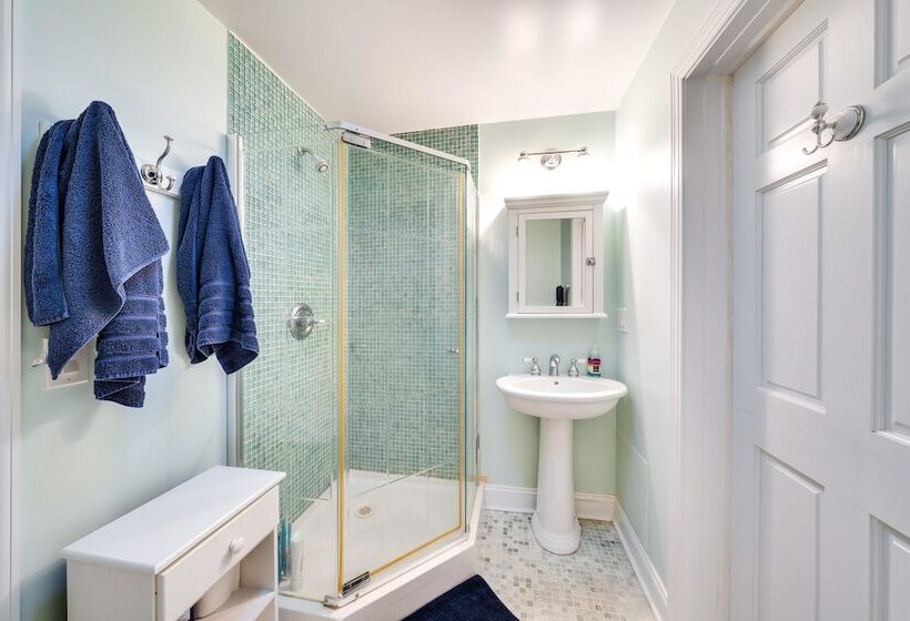 Lakefront Edgerton Cottage W/ Deck & Grill!