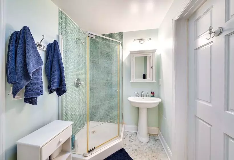 Lakefront Edgerton Cottage W/ Deck & Grill!