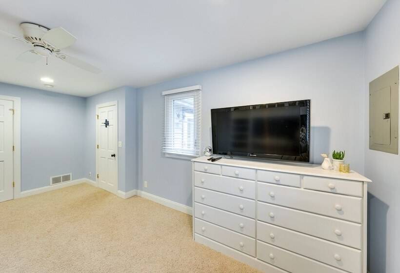 Lakefront Edgerton Cottage W/ Deck & Grill!