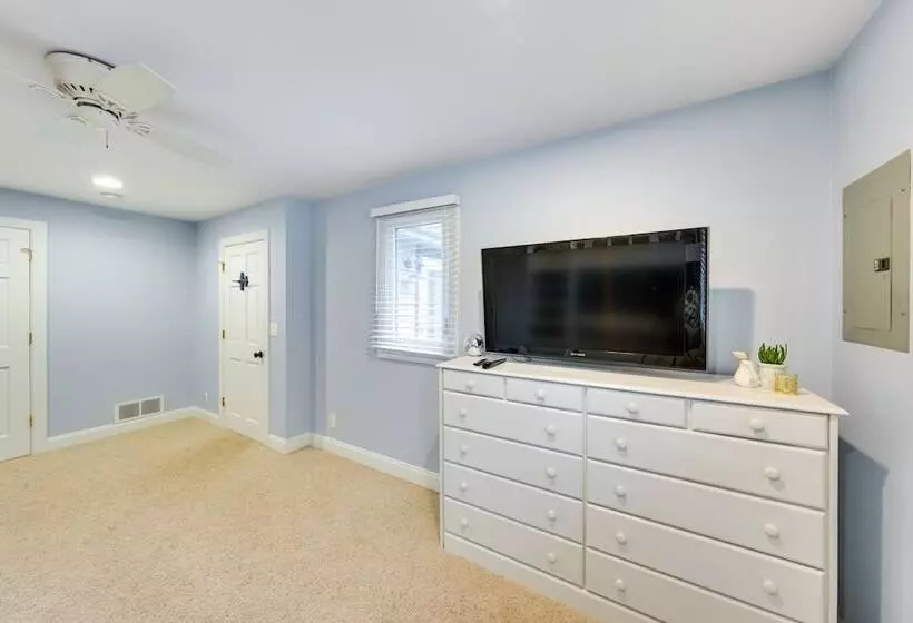 Lakefront Edgerton Cottage W/ Deck & Grill!