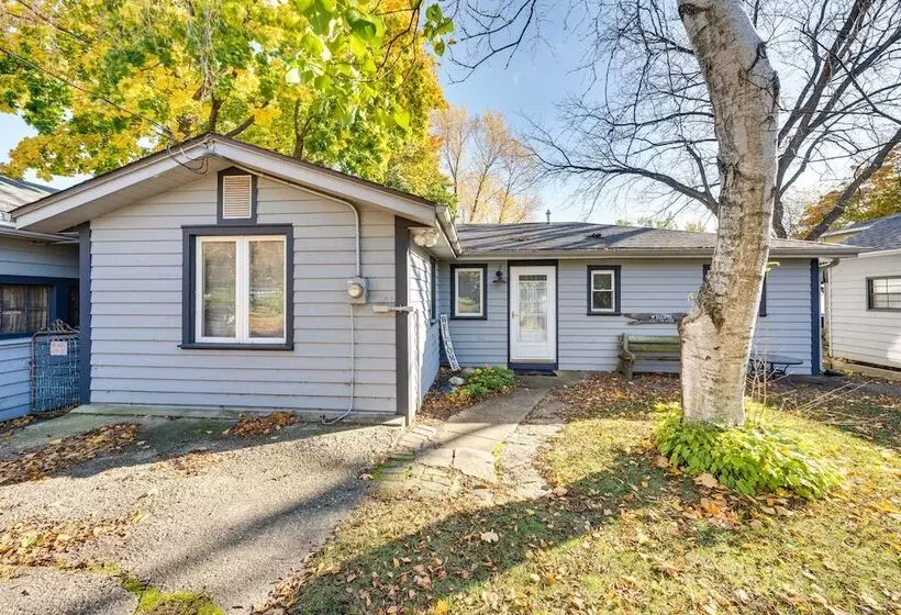 Lakefront Edgerton Cottage W/ Deck & Grill!
