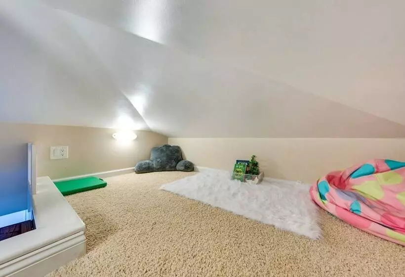 Lakefront Edgerton Cottage W/ Deck & Grill!