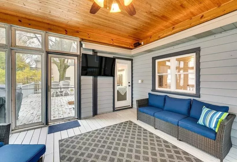 Lakefront Edgerton Cottage W/ Deck & Grill!