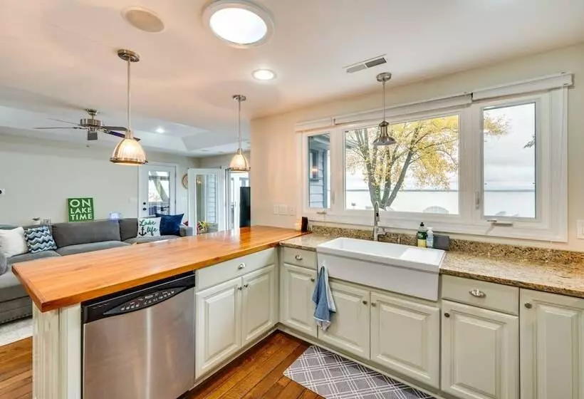 Lakefront Edgerton Cottage W/ Deck & Grill!