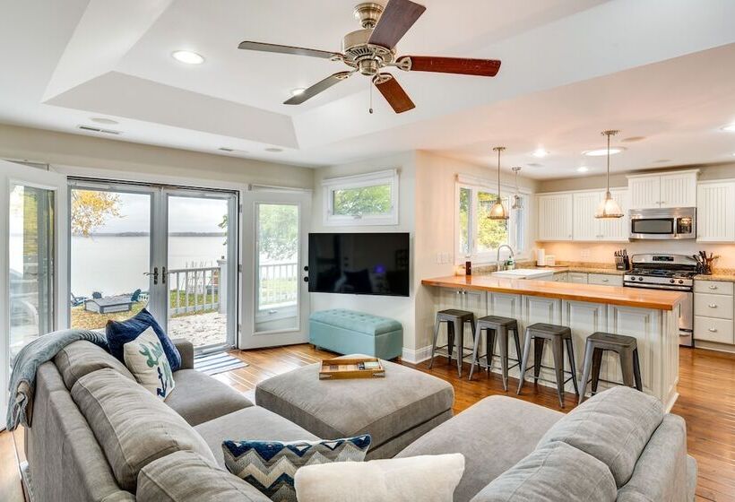 Lakefront Edgerton Cottage W/ Deck & Grill!