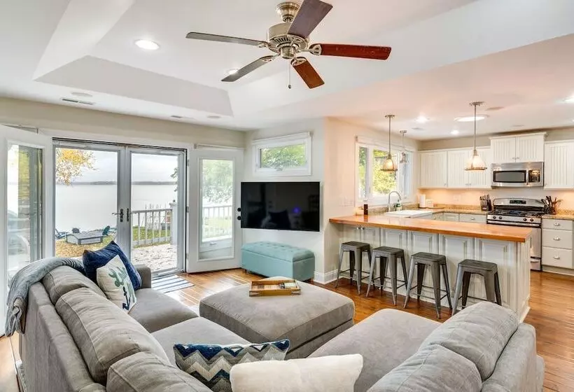 Lakefront Edgerton Cottage W/ Deck & Grill!
