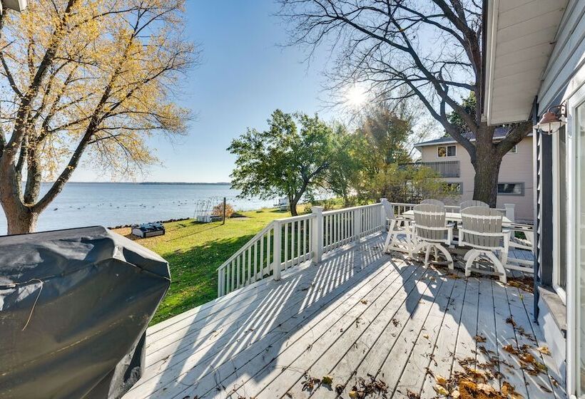 Lakefront Edgerton Cottage W/ Deck & Grill!