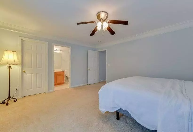 Charlotte Home ~ 11 Mi To Downtown!