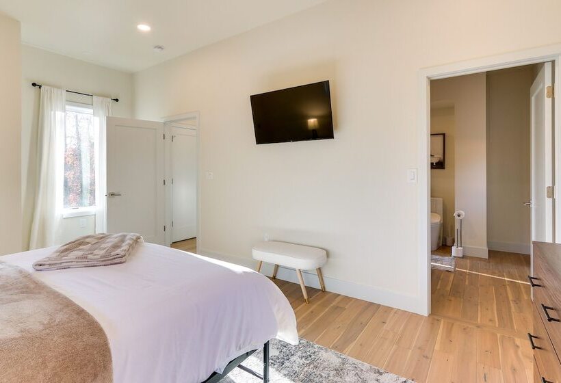 Modern Berkeley Springs Cabin W/ Private Hot Tub!