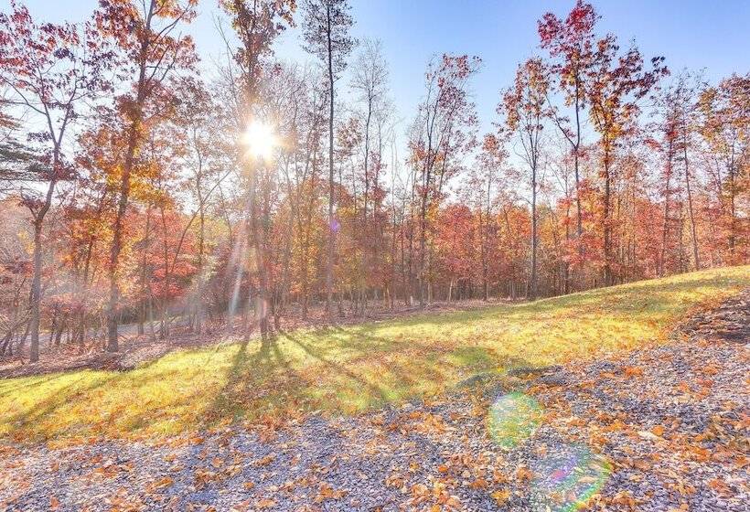 Modern Berkeley Springs Cabin W/ Private Hot Tub!