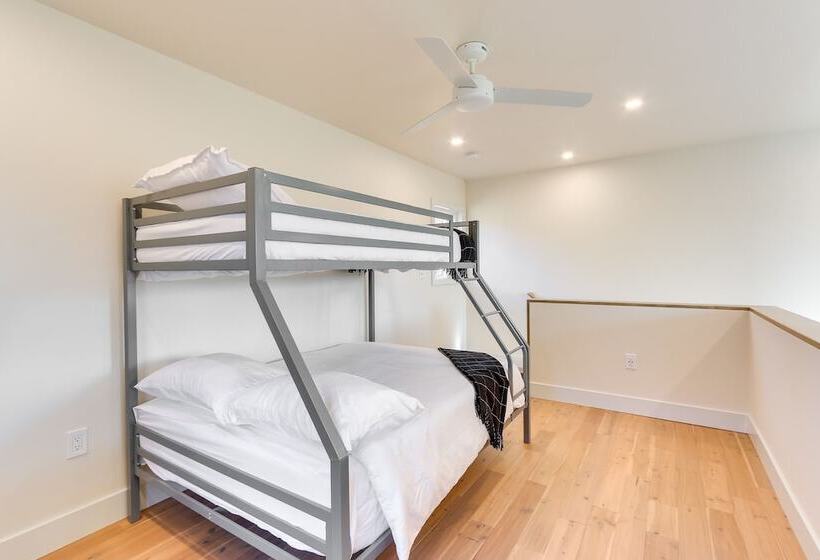 Modern Berkeley Springs Cabin W/ Private Hot Tub!