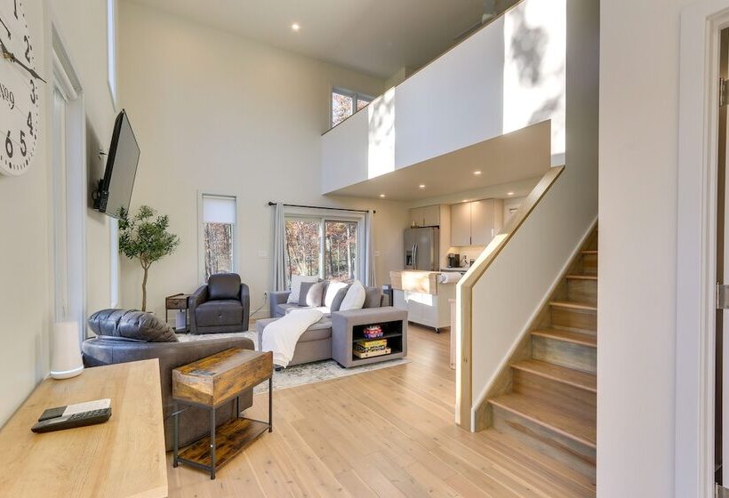 Modern Berkeley Springs Cabin W/ Private Hot Tub!