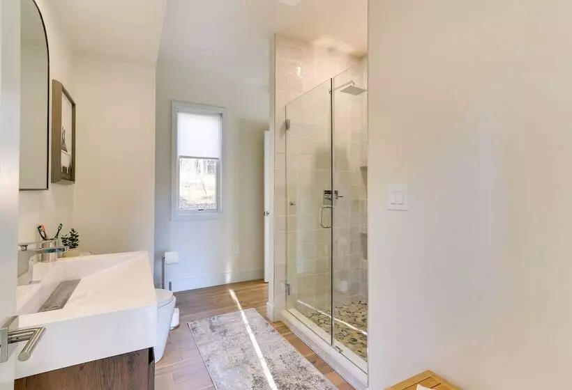 Modern Berkeley Springs Cabin W/ Private Hot Tub!