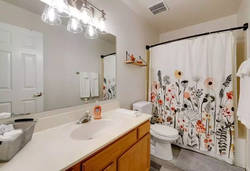 Modern Chandler Retreat W/ Private Outdoor Pool