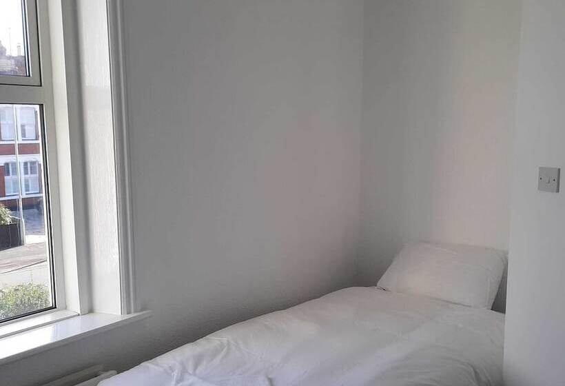 پانسیون Lynden And Cypress House