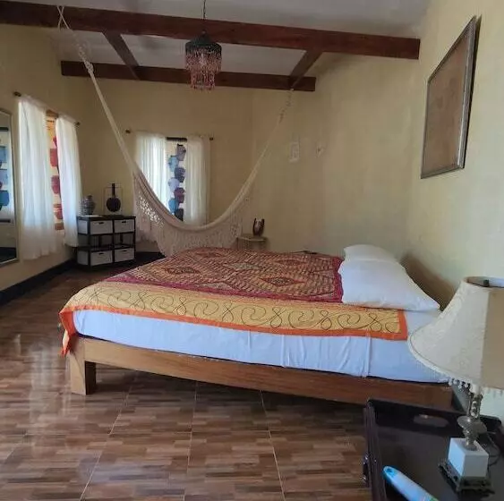 پانسیون Treasure Beach